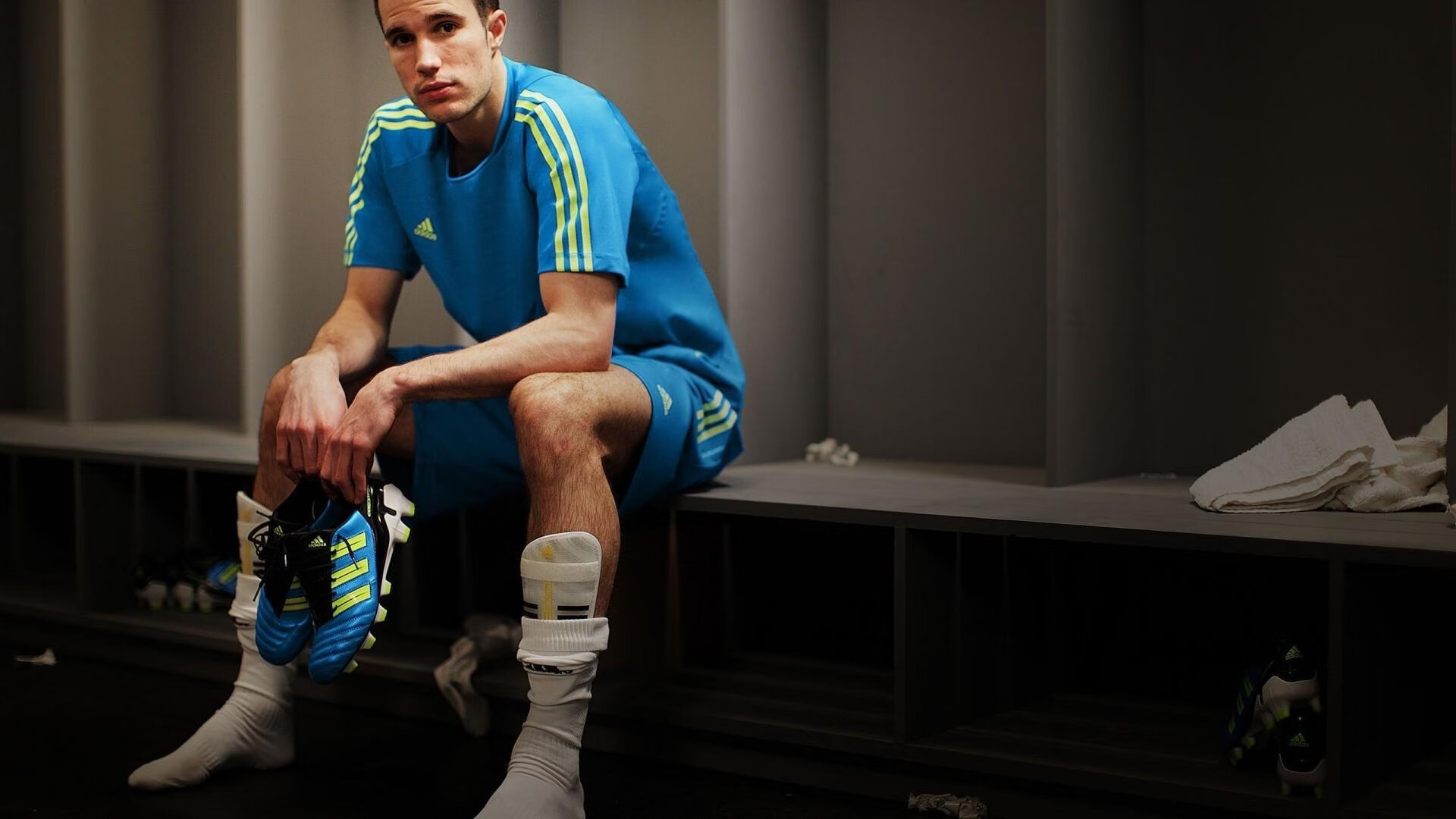 爱游戏官网-莎拉波娃空降梦剧场！首秀横扫引爆曼联球迷狂欢
